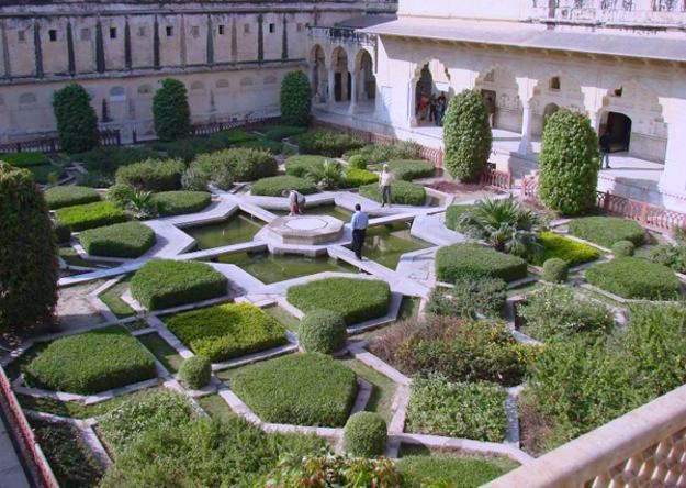 Precedent study: Star parterre · Mughal water geometry